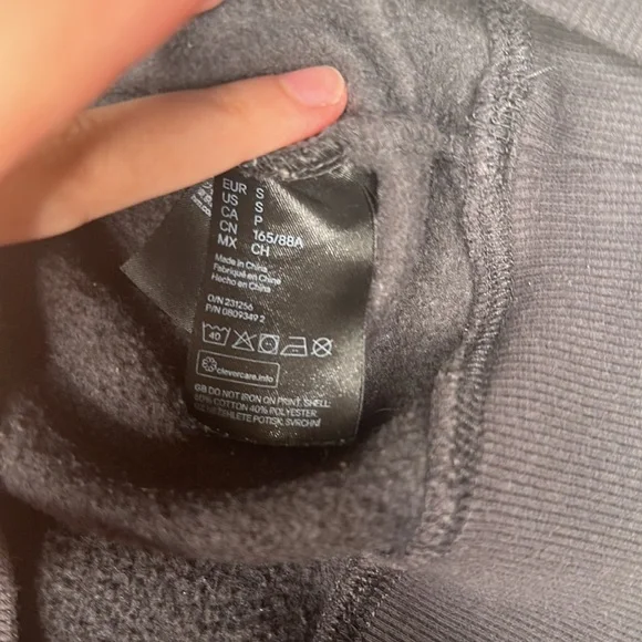 H&M Rolling Stones Sweatshirt Womens Size S Grey Tongue Graphics - Picture 5 of 7